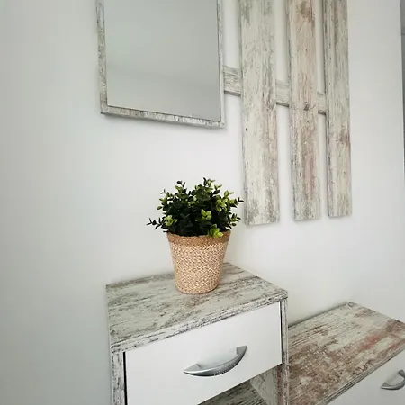 Iv Apartment *